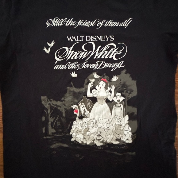 Uniqlo Disney Black Snow White Graphic Tee with White and Red Details - Picture 2 of 3